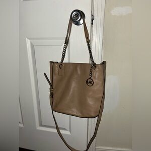 Elegant Tan Leather Shoulder Bag